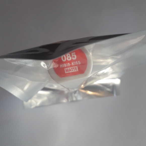 Flower Beauty Petal Pout Lipstick - Cruelty Free - matte Pigmented (Hibi… - Picture 5 of 12